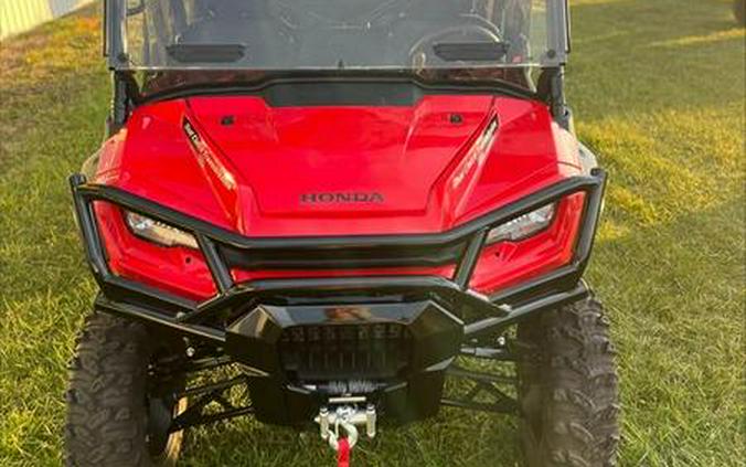 2023 Honda® Pioneer 1000-6 Deluxe Crew