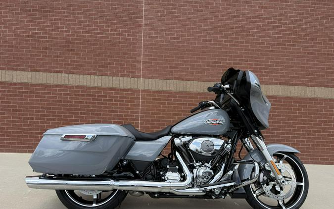 2026 Harley-Davidson® Street Glide® Dark Billiard Gray Chrome Solo