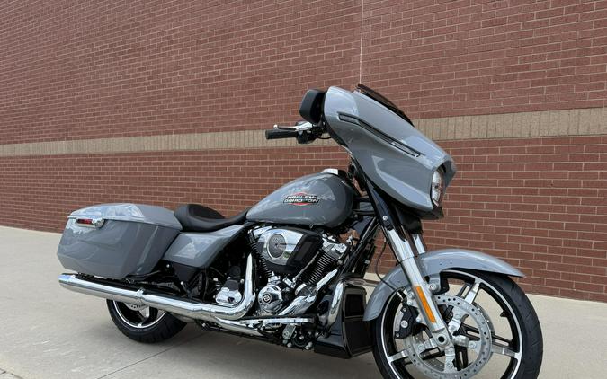 2026 Harley-Davidson® Street Glide® Dark Billiard Gray Chrome Solo