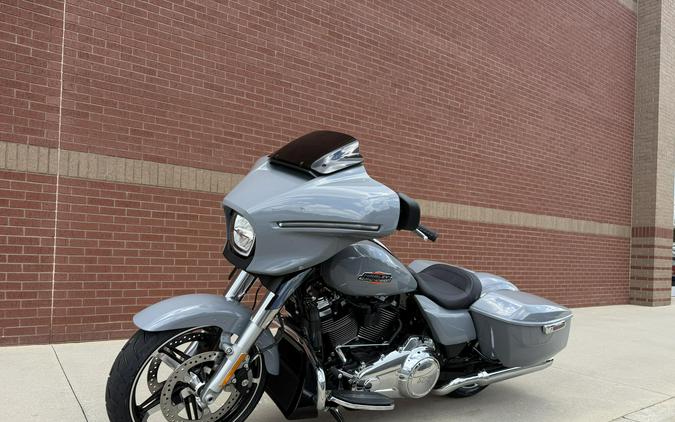 2026 Harley-Davidson® Street Glide® Dark Billiard Gray Chrome Solo