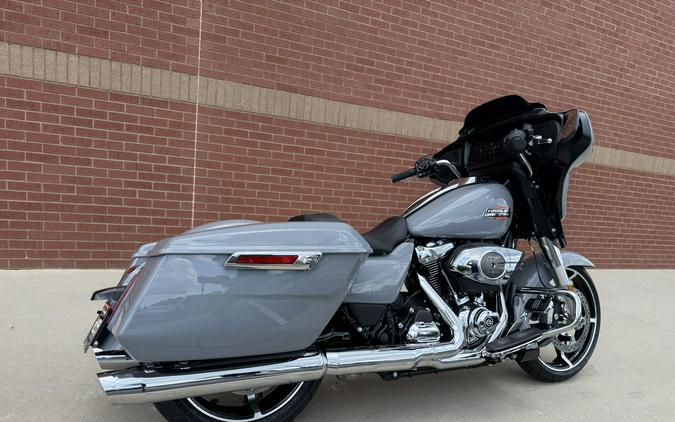 2026 Harley-Davidson® Street Glide® Dark Billiard Gray Chrome Solo