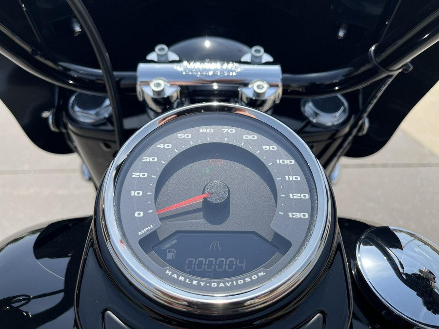 2026 Harley-Davidson® FLHC Heritage Classic Vivid Black Black