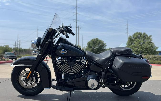 2026 Harley-Davidson® FLHC Heritage Classic Vivid Black Black