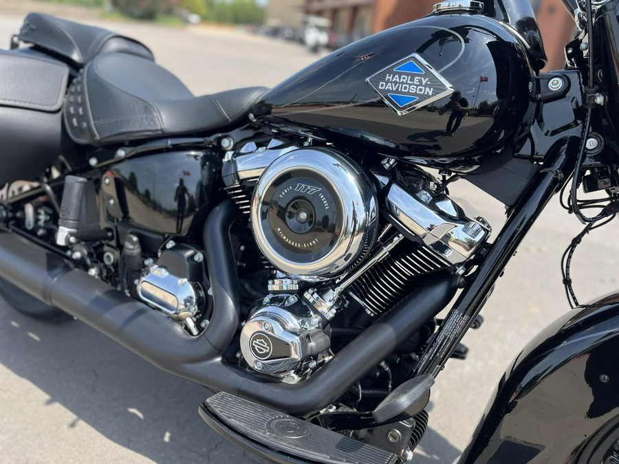 2026 Harley-Davidson® FLHC Heritage Classic Vivid Black Black
