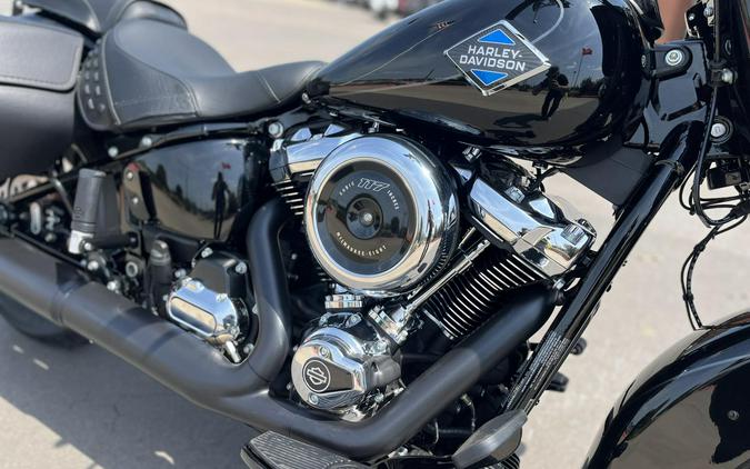 2026 Harley-Davidson® FLHC Heritage Classic Vivid Black Black