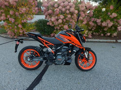 2020 KTM 200 Duke Review: Urban Motorcycle (15 Fast Facts)