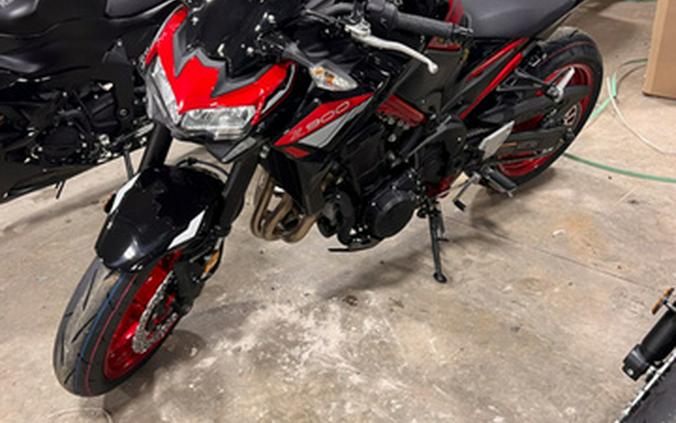 2024 Kawasaki Z900 ABS Candy Persimmon Red/Ebony