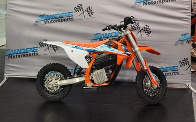 2023 KTM SX-E 3