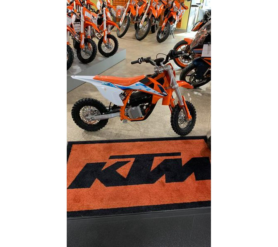 2023 KTM SX-E 3