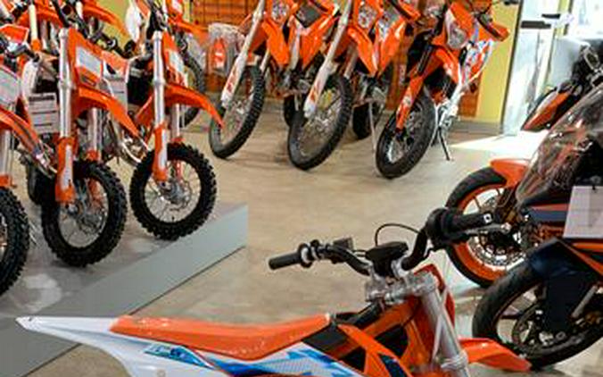 2023 KTM SX-E 3 First Look [Just In Time For Christmas]