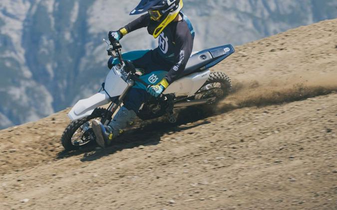 2027 Husqvarna® EE5