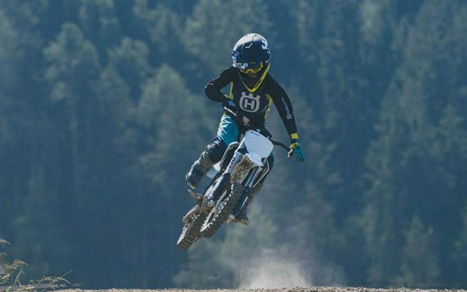 2027 Husqvarna® EE5