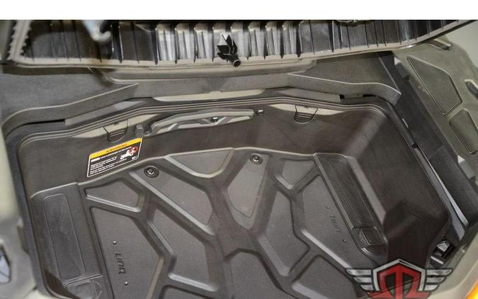2026 Can-Am Outlander XT-P 1000R Mineral Grey & Orange Crush