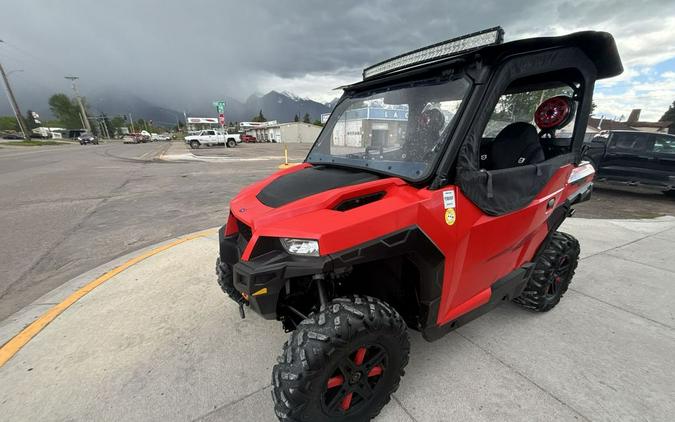 2017 Polaris® GENERAL™ 1000 EPS Indy Red
