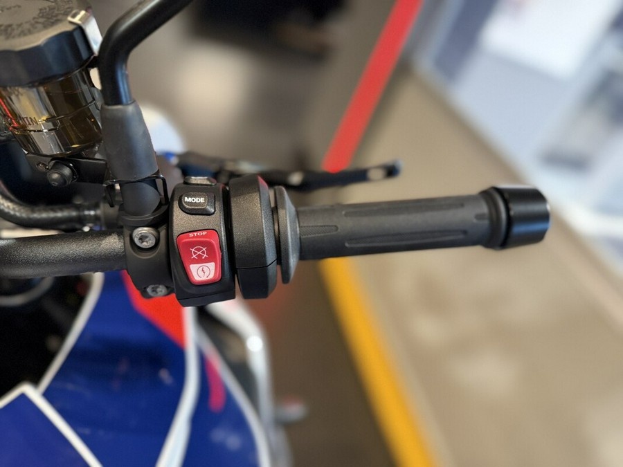 2026 BMW Motorrad M 1000 XR