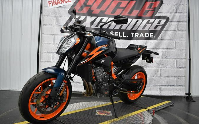 2022 KTM Duke 890 R