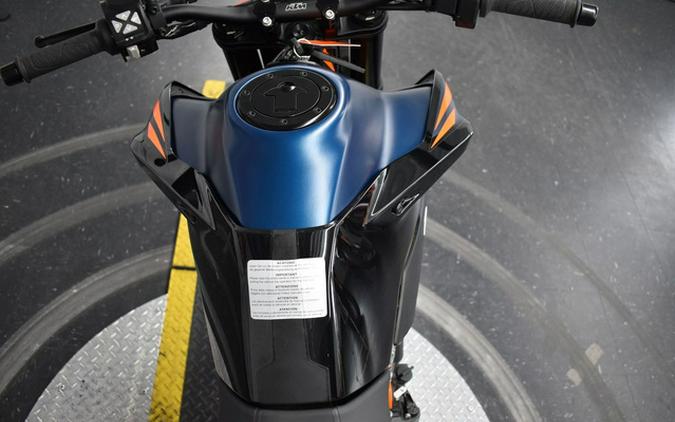 2022 KTM Duke 890 R