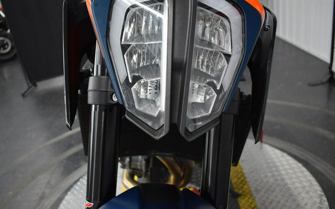2022 KTM Duke 890 R