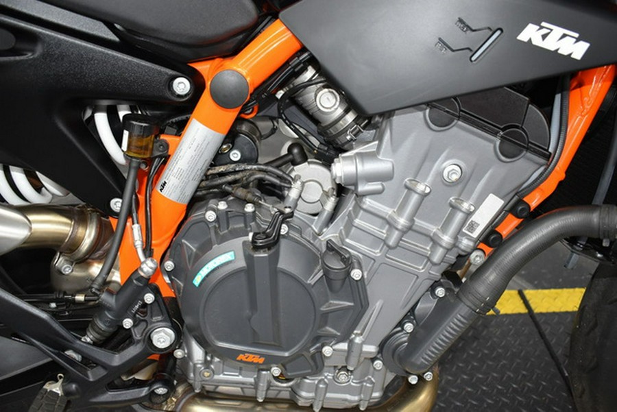 2022 KTM Duke 890 R