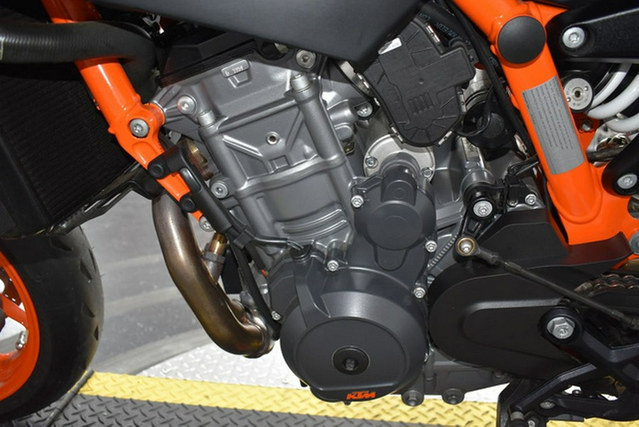 2022 KTM Duke 890 R