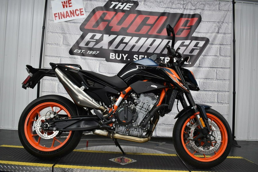 2022 KTM Duke 890 R