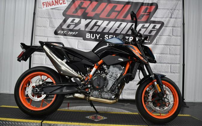 2022 KTM Duke 890 R