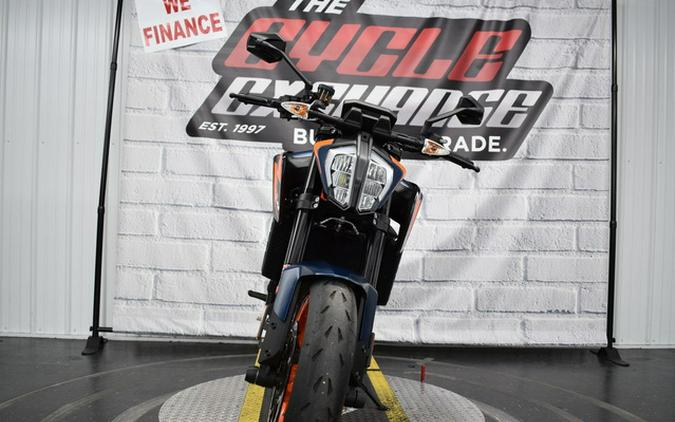 2022 KTM Duke 890 R