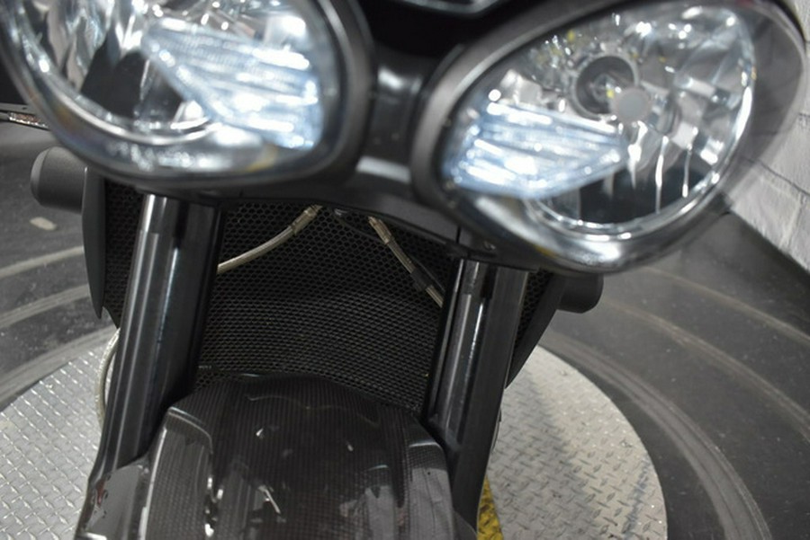 2019 Triumph Speed Triple RS Crystal White Metallic