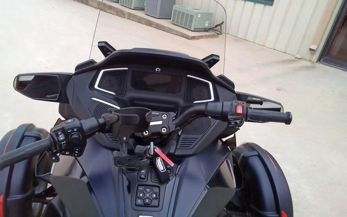 2022 Can-Am Spyder RT Sea-To-Sky