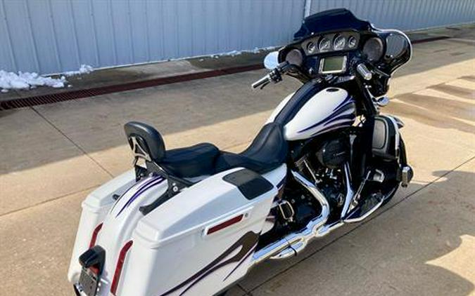 2016 Harley-Davidson CVO™ Street Glide®