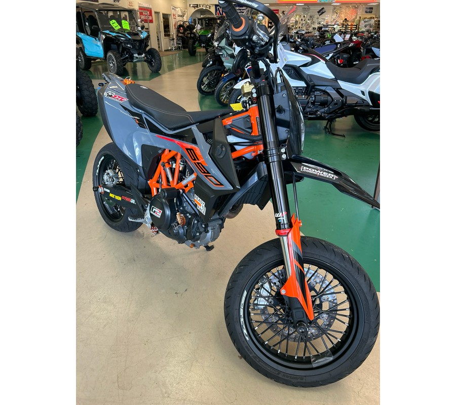 2022 KTM SMC 690 R