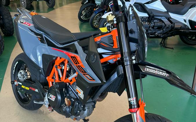 2022 KTM SMC 690 R