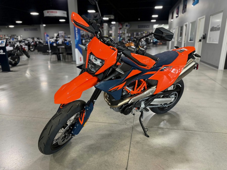 2026 KTM SMC R