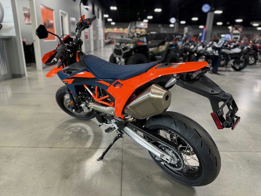 2026 KTM SMC R
