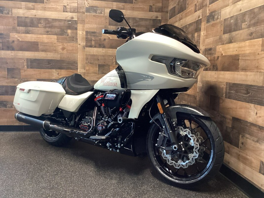 2024 Harley-Davidson CVO™ Road Glide® ST Golden White Pearl FLTRXSTSE