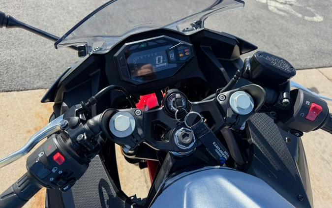 2026 Ninja 500 ABS Metallic Matte Twilight Blue/Candy Persimmon Red - Kawasaki