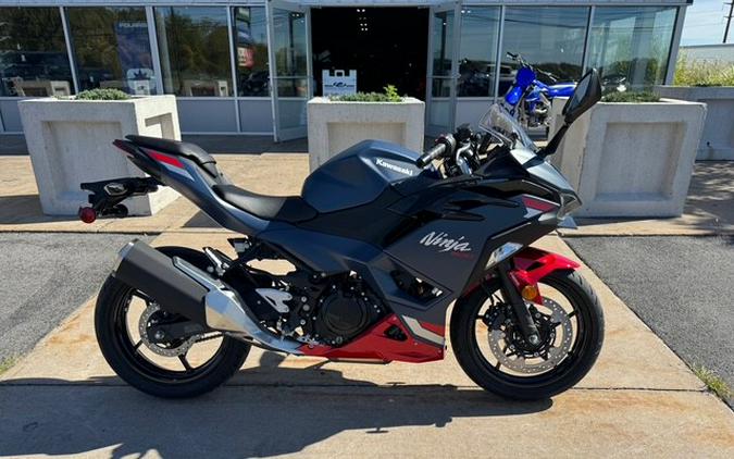 2026 Ninja 500 ABS Metallic Matte Twilight Blue/Candy Persimmon Red - Kawasaki