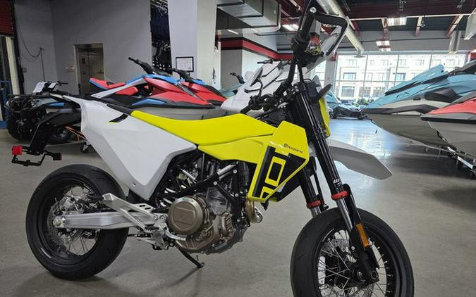 2026 Husqvarna Supermoto 701
