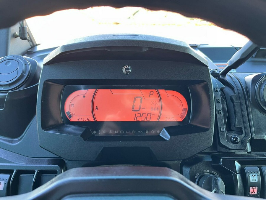 2022 Can-Am Defender Max Limited HD10