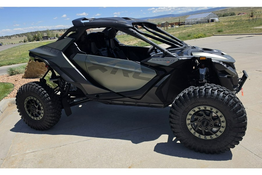 2026 Maverick R X rc With SMART-SHOX - Can-Am