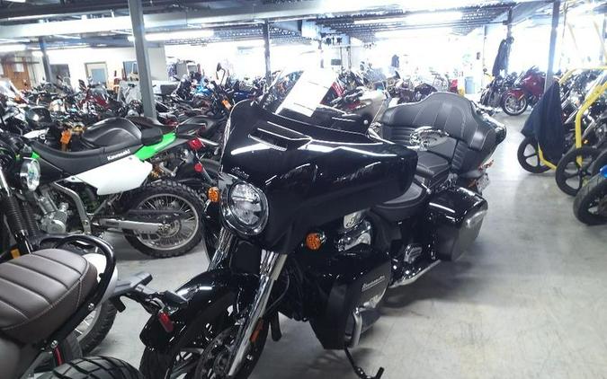 2025 Indian Motorcycle® Roadmaster® Maroon Metallic/Silver Quartz Metallic