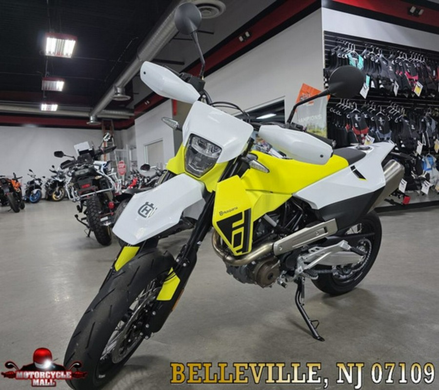 2026 Husqvarna Supermoto 701