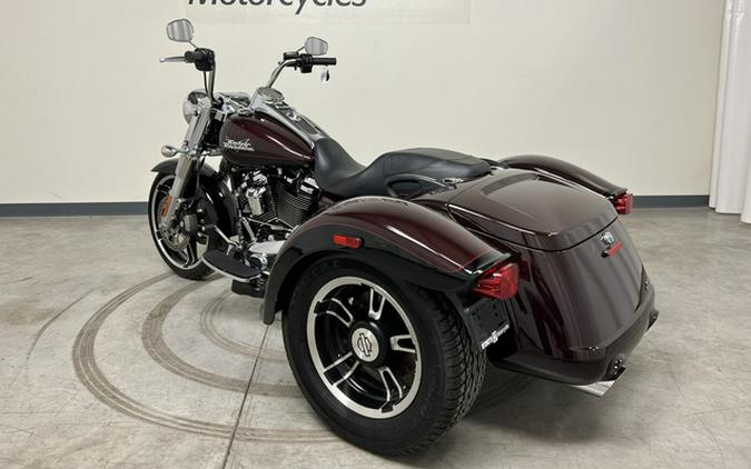 2022 Harley-Davidson Trike Freewheeler Midnight CrimsonVivid Black (FLRT)