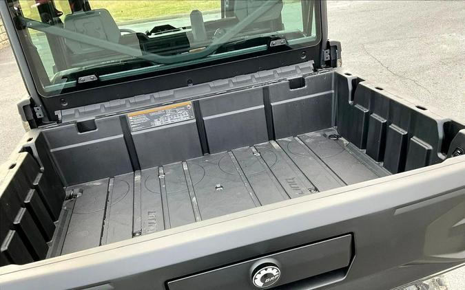 2026 Can-Am SSV DEF MAX XTCAB 65 HD11 CA HB 26 XT CAB HD11