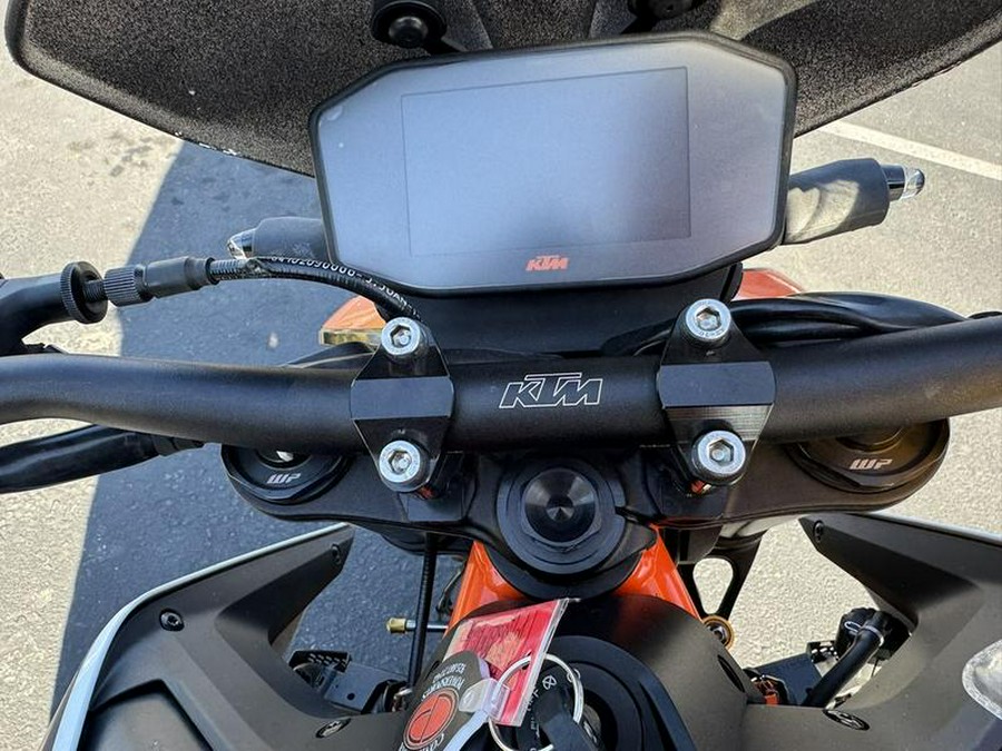 2020 KTM 890 Duke R
