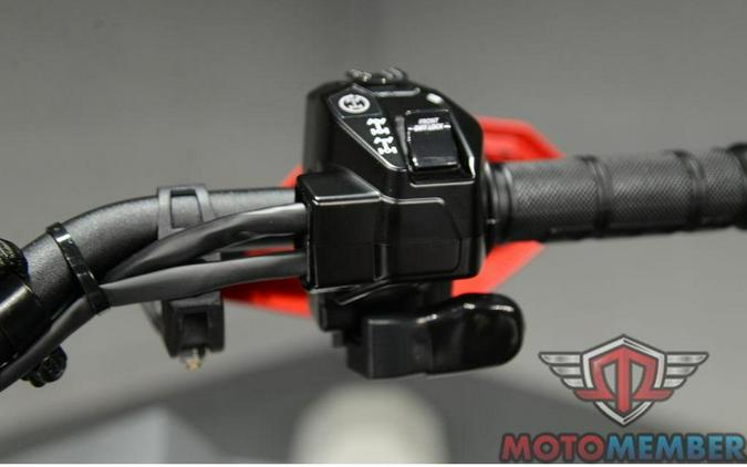 2026 Can-Am Renegade X mr 1000 R Hyper Silver & Legion Red