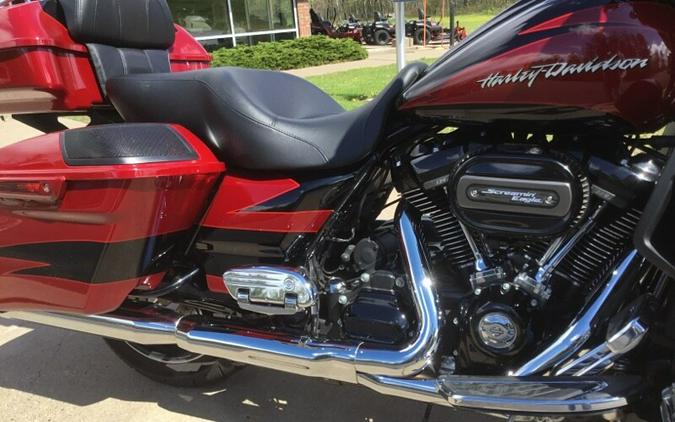 2017 Harley-Davidson® CVO™ Street Glide® STARFIRE BLACK and ATOMIC RED