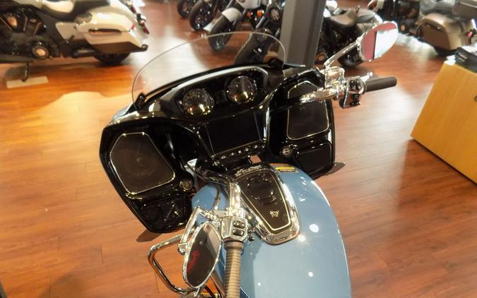 2026 Indian Motorcycle® Challenger® Limited 112 w/PowerBand Audio Storm Blue with Black Metallic