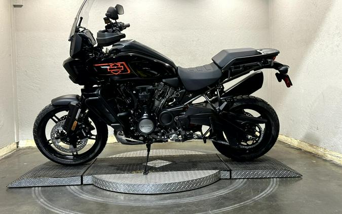 2026 Harley-Davidson® Pan America® 1250 ST Vivid Black Black Trim