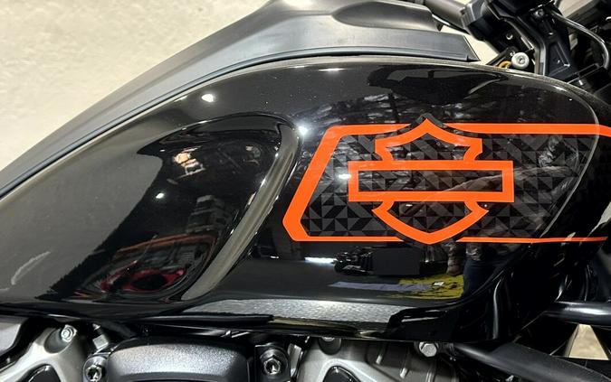 2026 Harley-Davidson® Pan America® 1250 ST Vivid Black Black Trim
